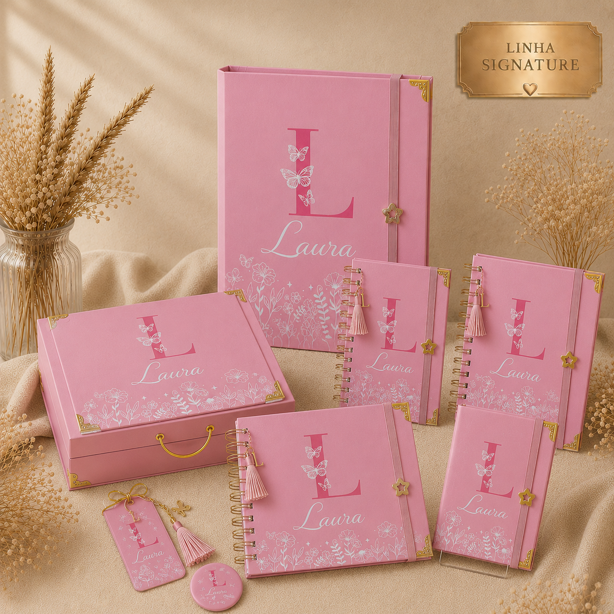 15581665634-alfabeto-neutro-rosa.png Kit Maternidade Personalizado Floral Clean 6 Peças | Caderneta de Vacina, Livro do Bebê, Pasta, Porta Documentos, Caderno de mensagens e Caixa de Memórias. - Imagem 1