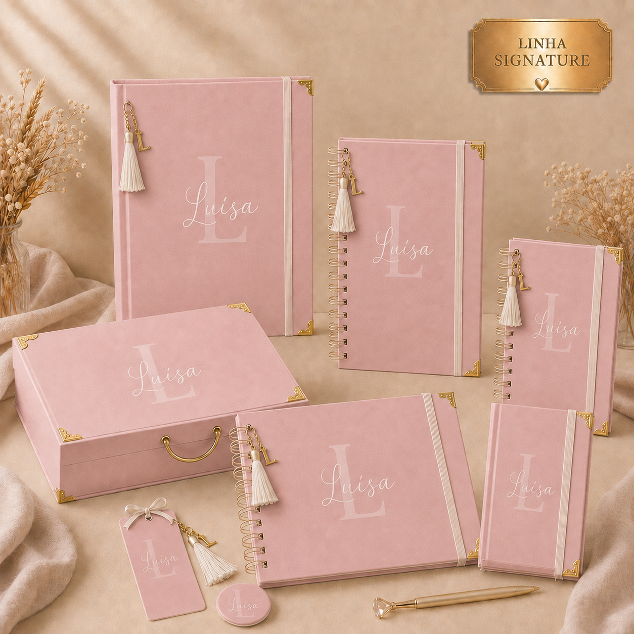 ChatGPT Image 3 de ago. de 2026, 04_57_46 Kit Maternidade Personalizado Rosa Blush 6 Peças | Caderneta de Vacina, Livro do Bebê, Pasta, Porta Documentos, Caderno de mensagens e Caixa de Memórias. - Imagem 1