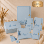 Kit Maternidade Personalizado Azul Serenity 6 Peças  | Caderneta de Vacina, Livro do Bebê, Pasta, Porta Documentos, Caderno de mensagens e Caixa de Memórias.